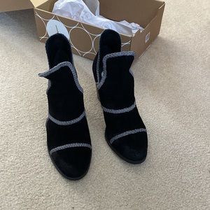 Journee Signature Collection Courtny leather ankle boots